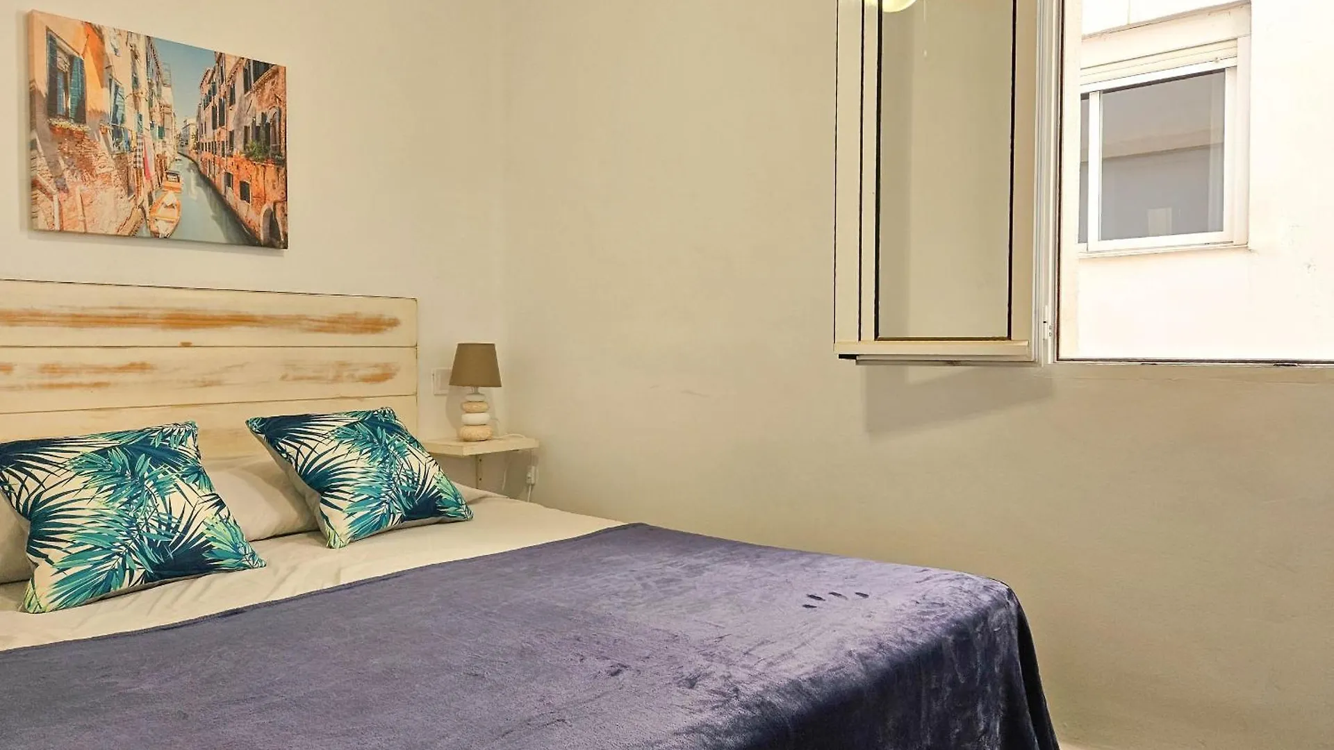 Two Bed Apartment In Malaga City Centre 0*,  Spain
